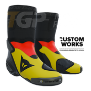 Botas de moto de competición y carretera Dainese Axial 2 para hombre | Edición Germania | Custom Works 