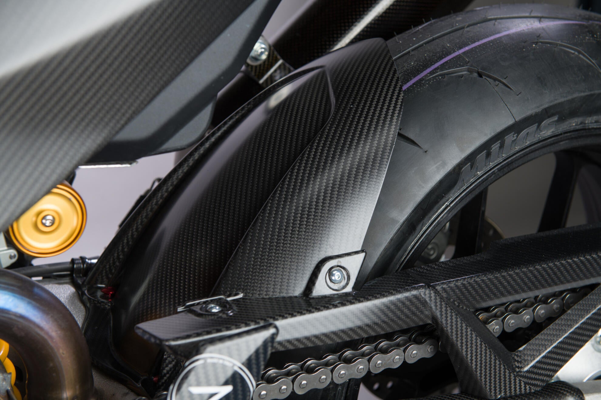 Guardabarros trasero de carbono LighTech Aprilia RSV4/RR/1100 Factory (21-25) CARA2020 