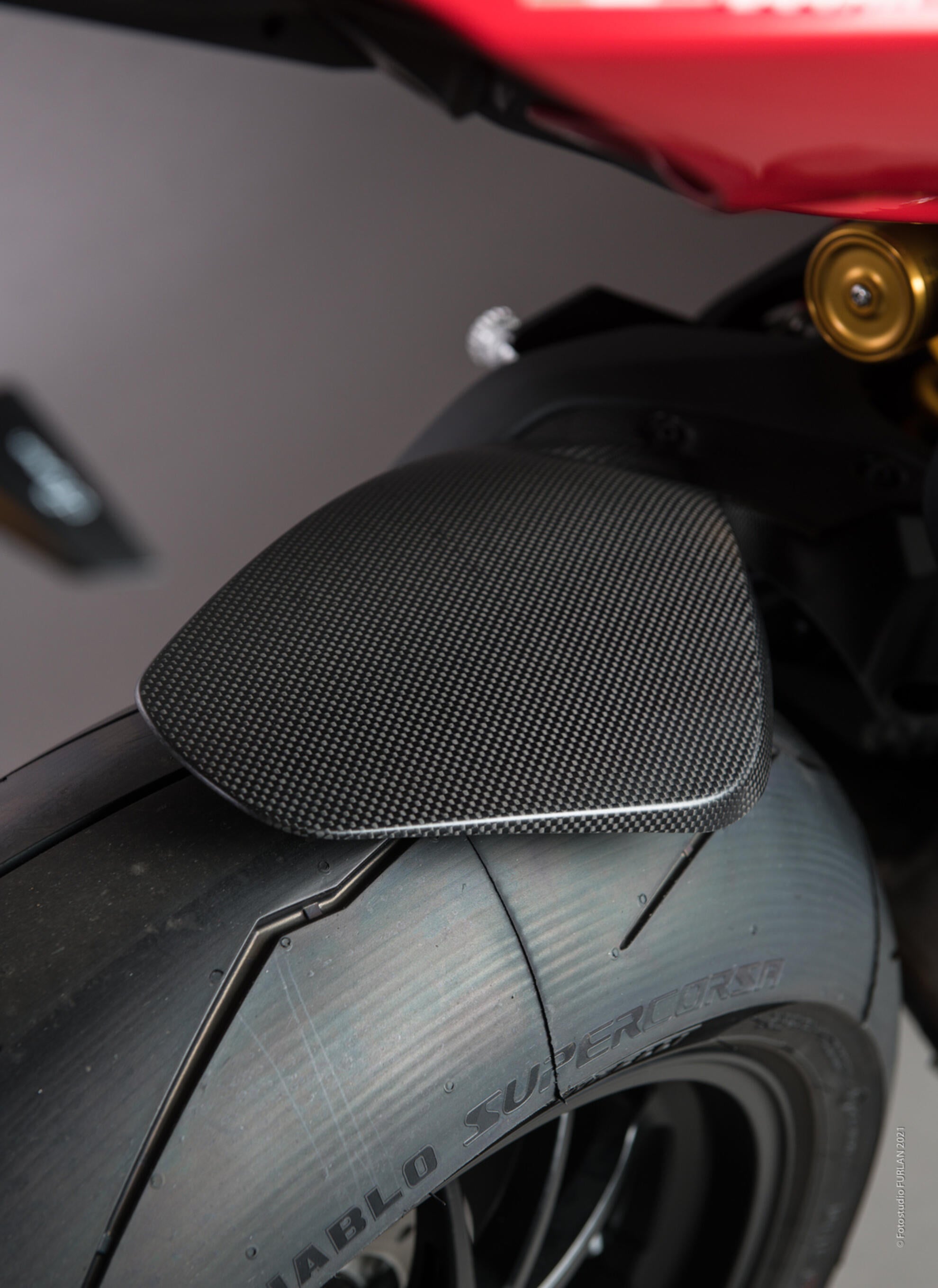 Guardabarros trasero de carbono LighTech Ducati Panigale V4/S/R (18-24) CARD0820 