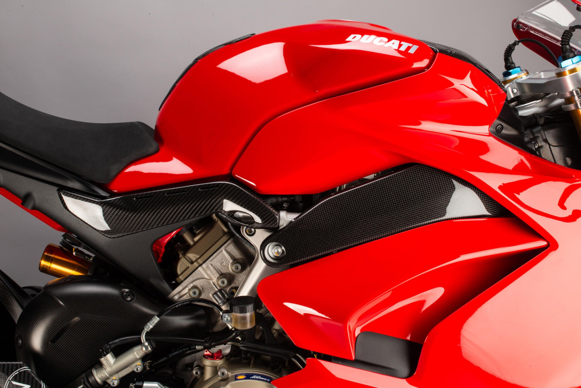 Cubierta del bastidor trasero de carbono LighTech Ducati Panigale V4/S/R (18-24) CARD0880 