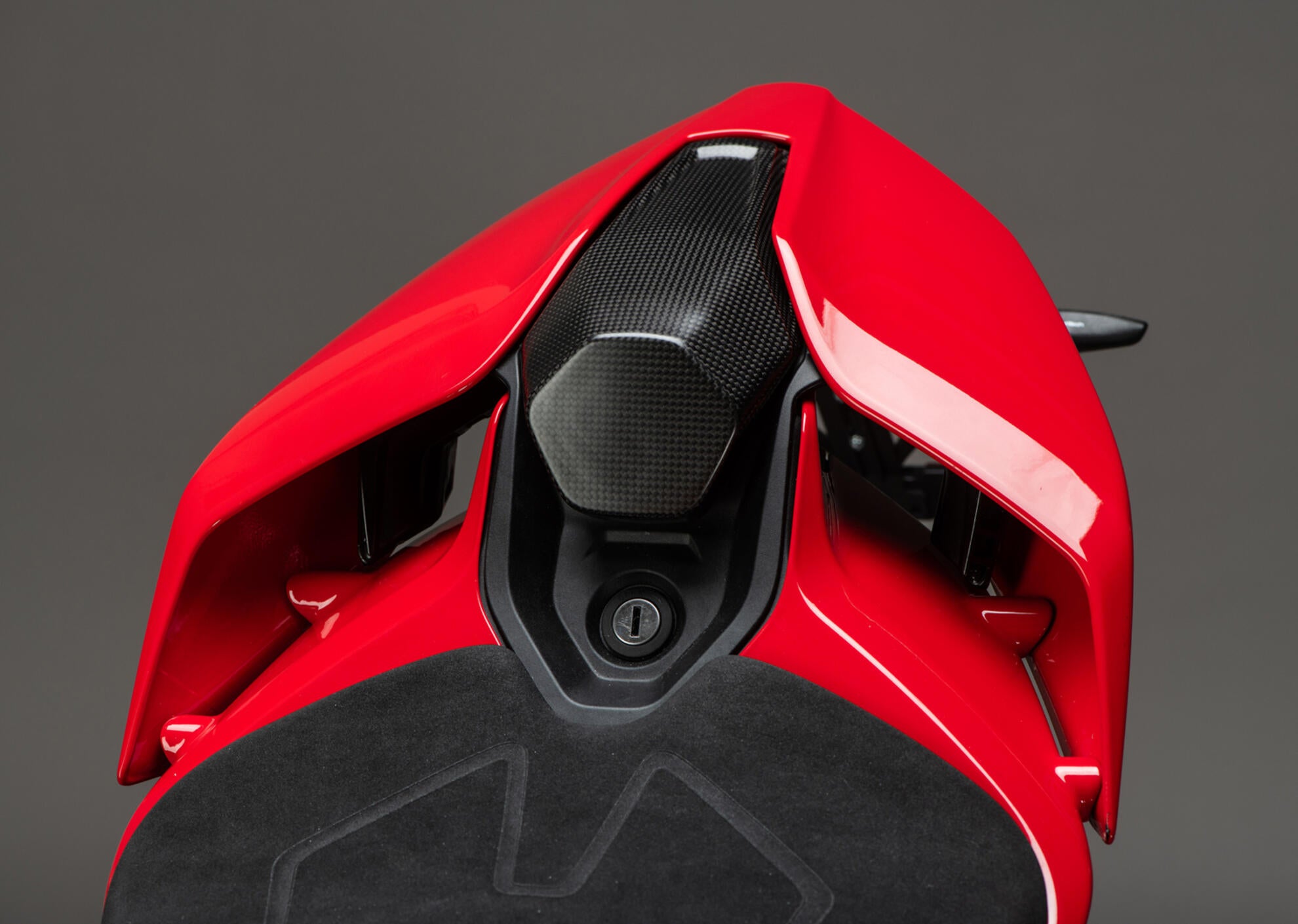 Cubierta de pasajero de carbono LighTech Ducati Panigale V4/S (2025) CARD2492M 