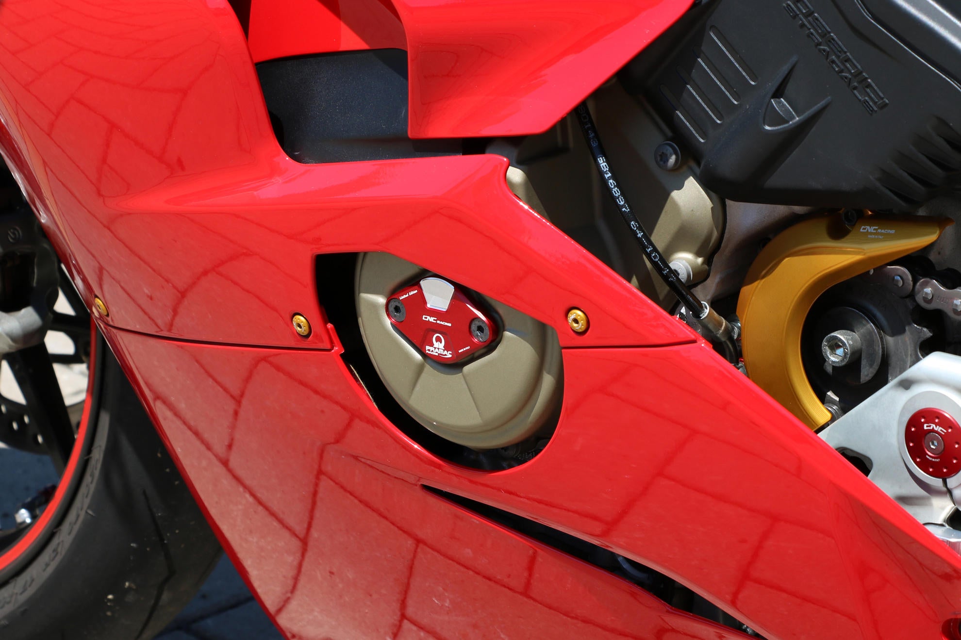 Tapa de encendido / Cubierta de inspección de tiempo Pramac Racing Edición Limitada CNC Racing Ducati Panigale V4/S (2025) CF266PR 