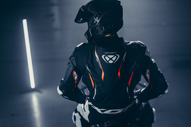 IXON Demonio mono Mono de cuero – Mono de carreras perforado | Hombre | Rojo/Negro/Blanco 