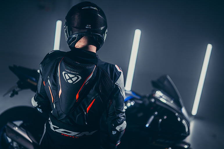 IXON Demonio mono Mono de cuero – Mono de carreras perforado | Hombre | Rojo/Negro/Blanco 