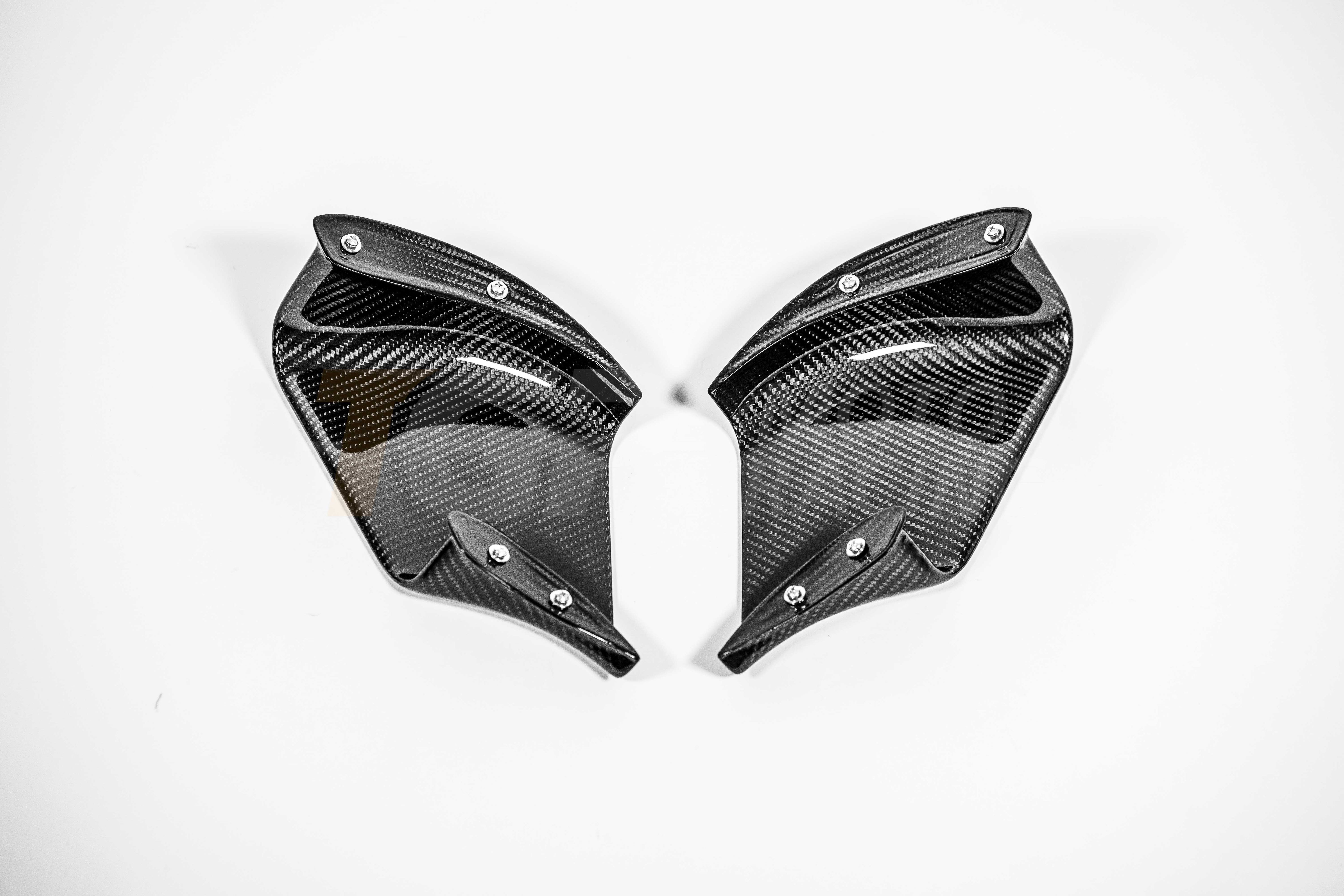 Juego de carenados laterales de esquina con set de 200 g de carbono AP de la línea Carbon Ducati Panigale V4/S/R (25-26) 