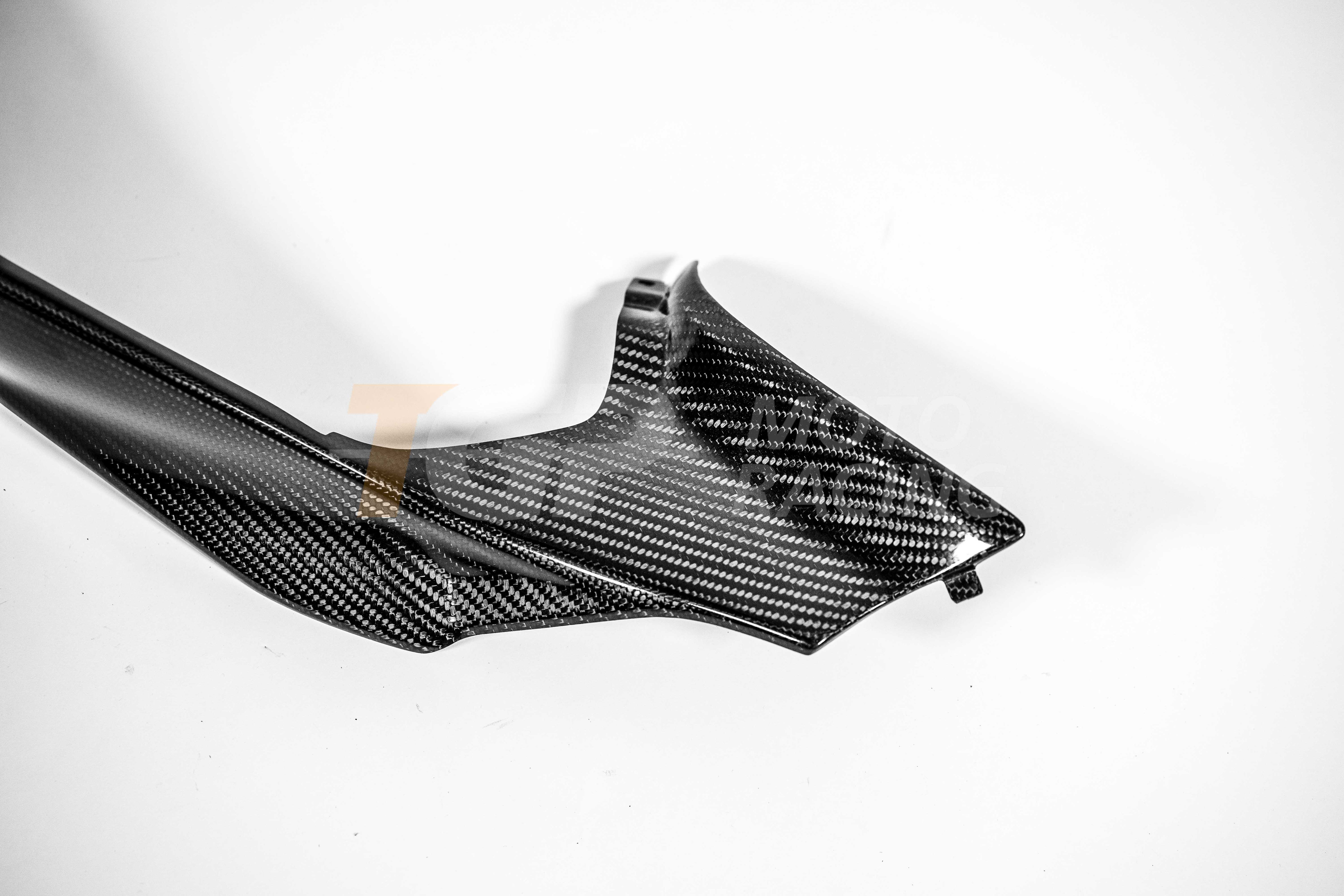 Carenado trasero derecho 200 g Carbono AP Carbon Line Ducati Panigale V4/S/R (25-26) 
