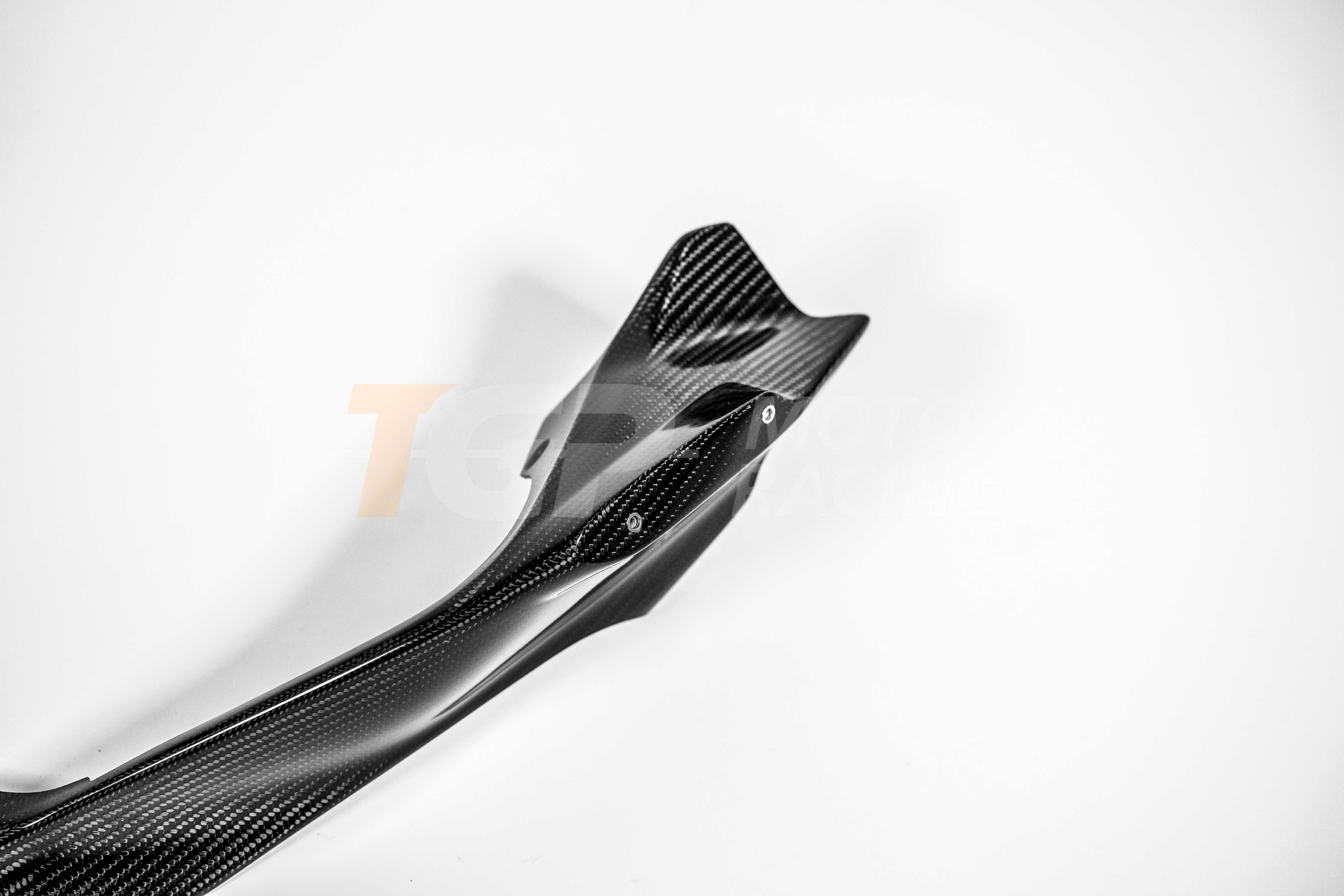 Carenado trasero izquierdo 200 g de carbono AP Carbon Line para Ducati Panigale V4/S/R (25-26) 