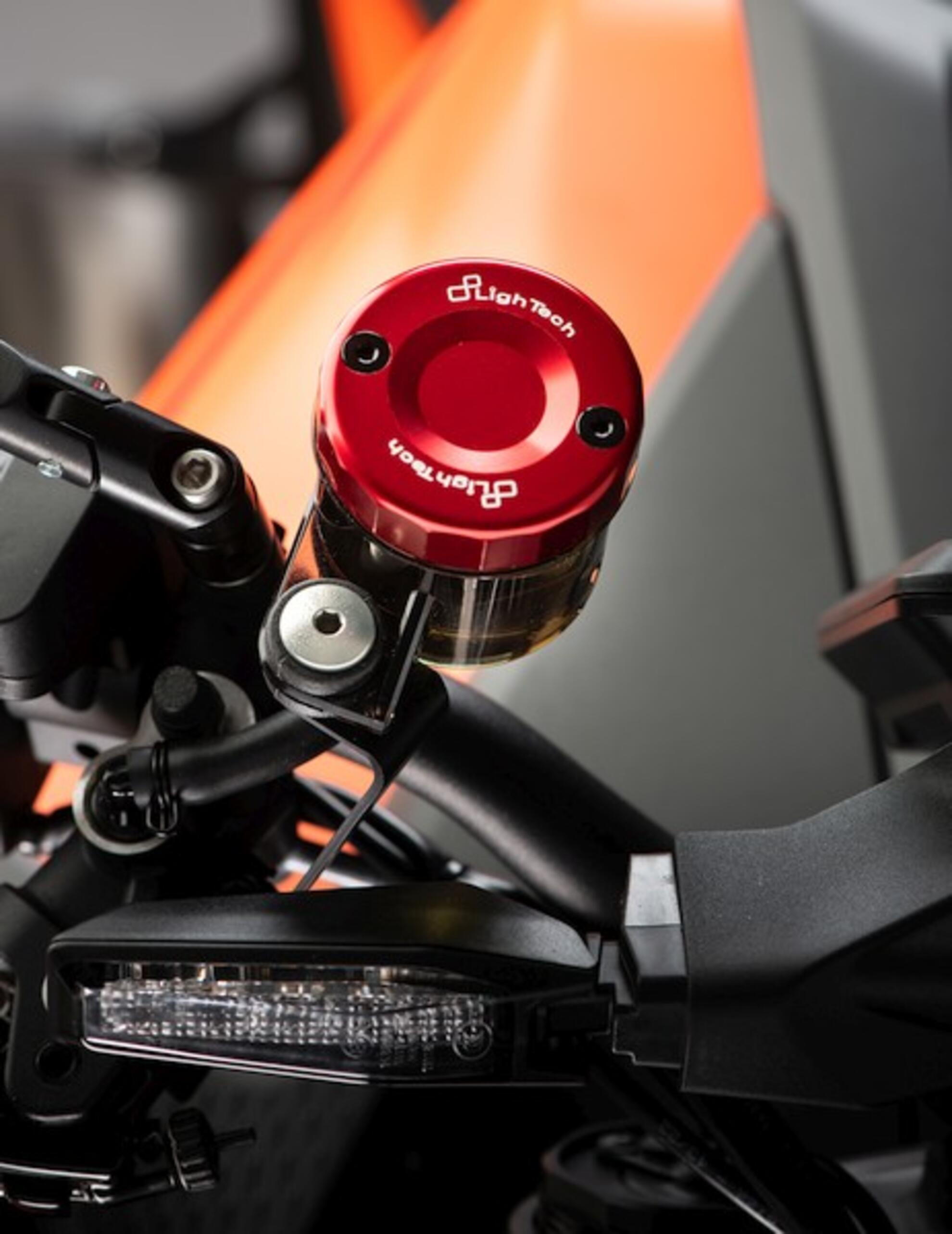 Tapa del depósito de expansión delantero LighTech Ducati Panigale V2 955 (20-24) FBC04 