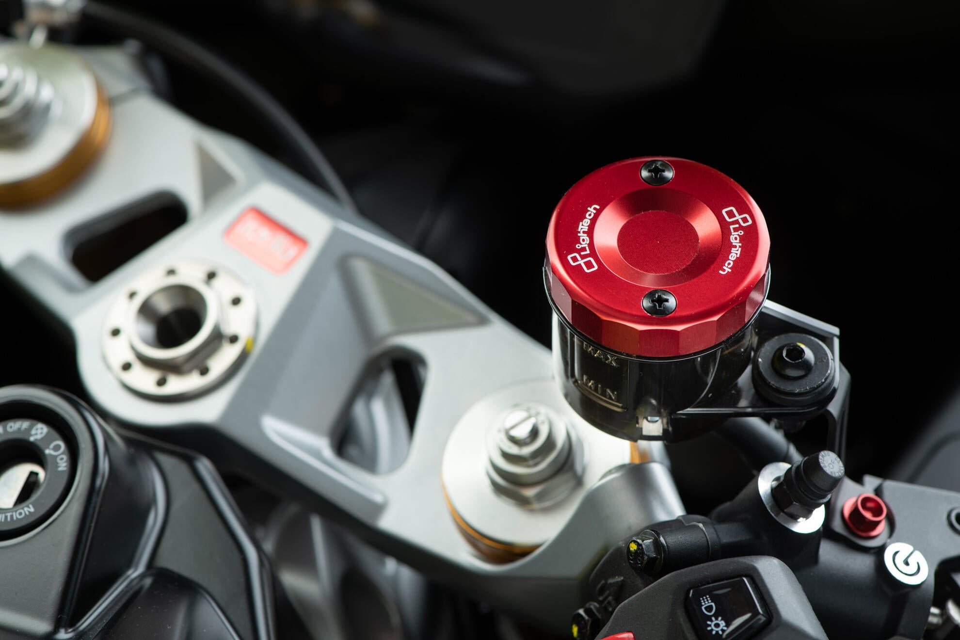 Tapa del depósito de expansión delantero LighTech Ducati Panigale V2 955 (20-24) FBC04 