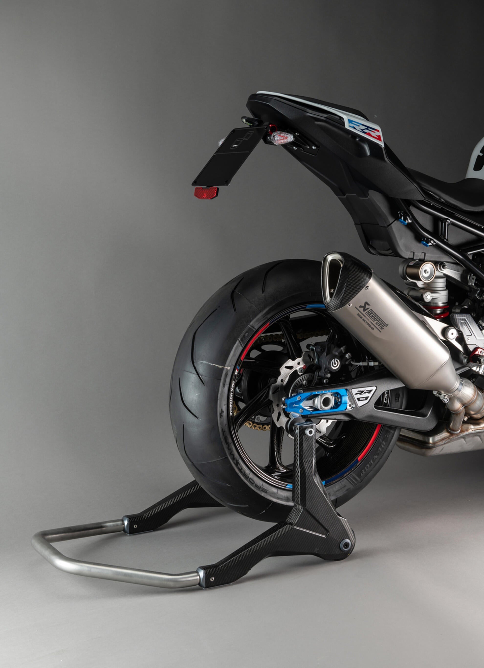 Soporte trasero de carbono LighTech Ducati Panigale V4/S (2025) con soporte para ruedas RSC004R 