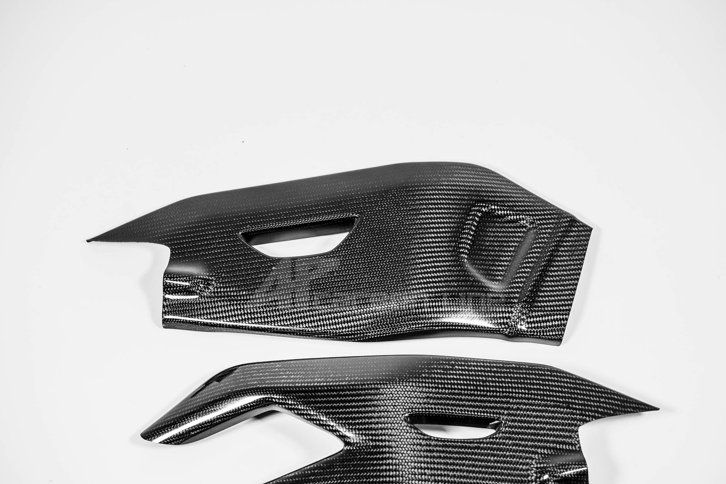Cubrebasculantes 200 g AP Carbon Line Yamaha YZF-R1/M RN32, RN49 y RN65 (15-26) 