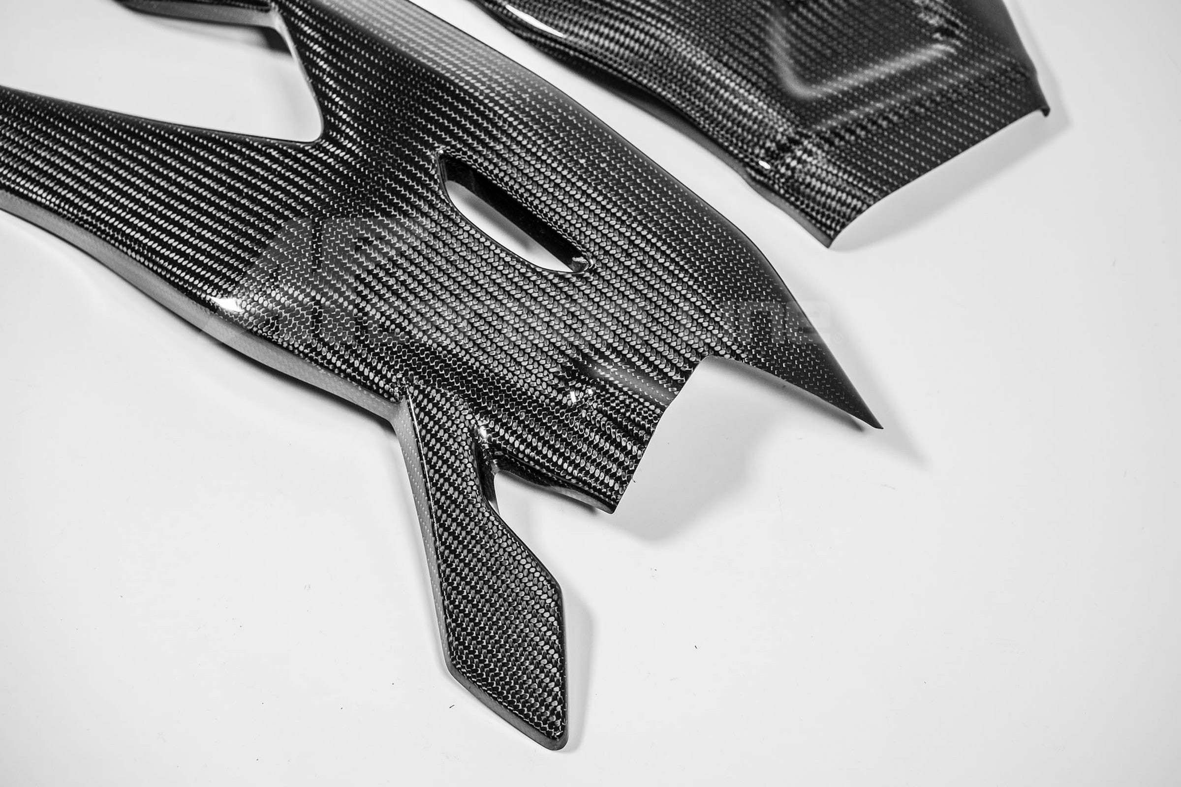 Cubrebasculantes 200 g AP Carbon Line Yamaha YZF-R1/M RN32, RN49 y RN65 (15-26) 