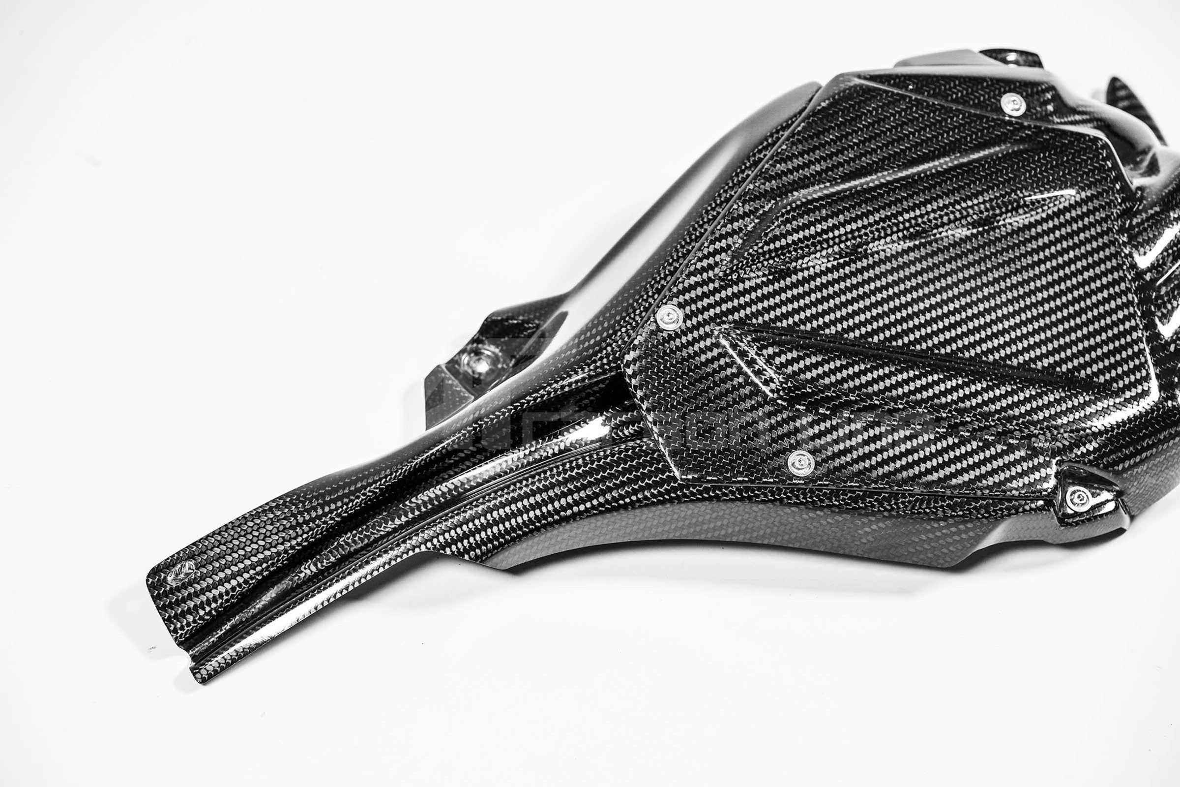 Cubierta de la ECU con conducto de refrigeración 200g AP Carbon Line Yamaha YZF-R1/M RN65 (20-26) 