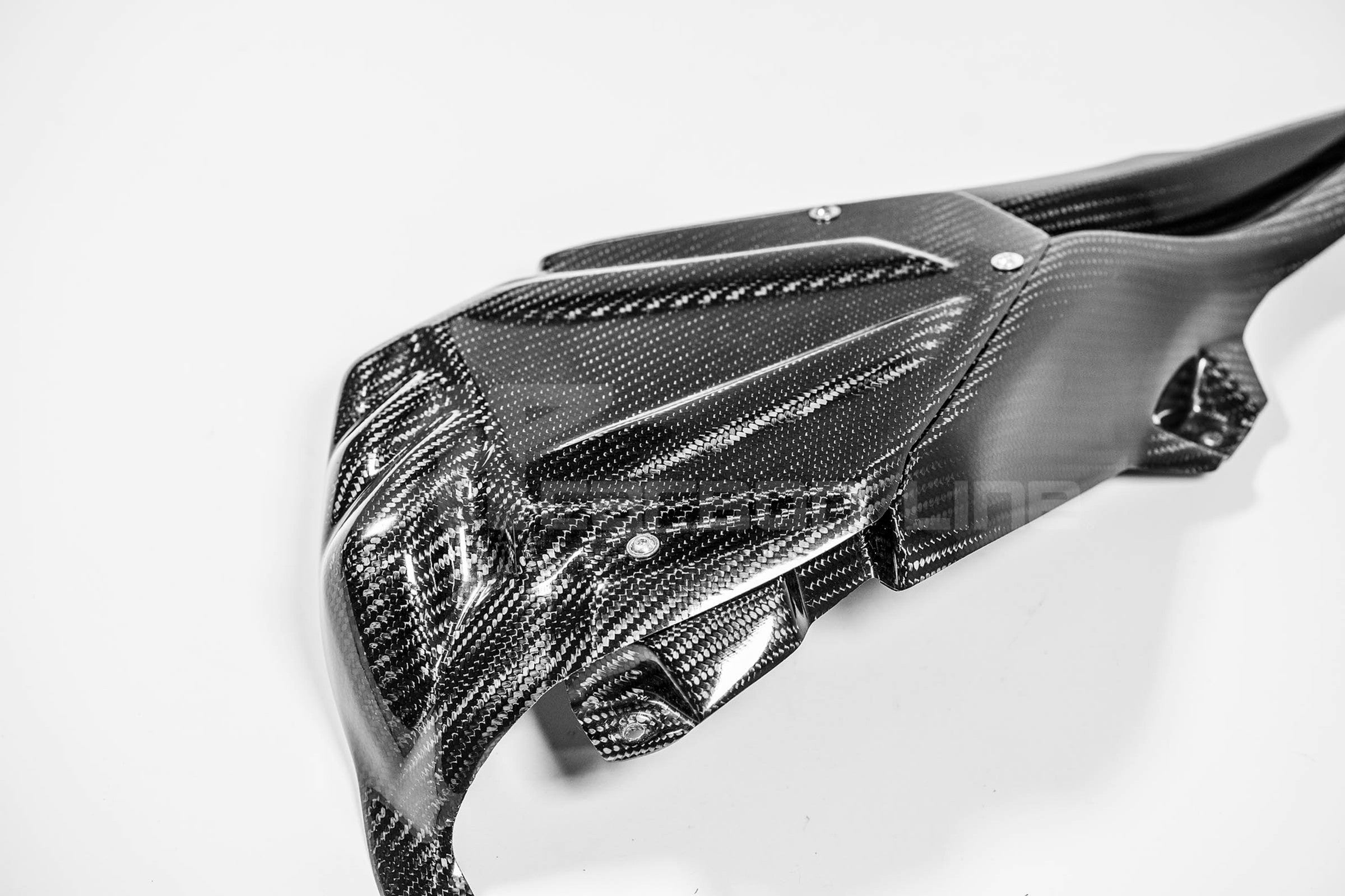 Cubierta de la ECU con conducto de refrigeración 200g AP Carbon Line Yamaha YZF-R1/M RN65 (20-26) 